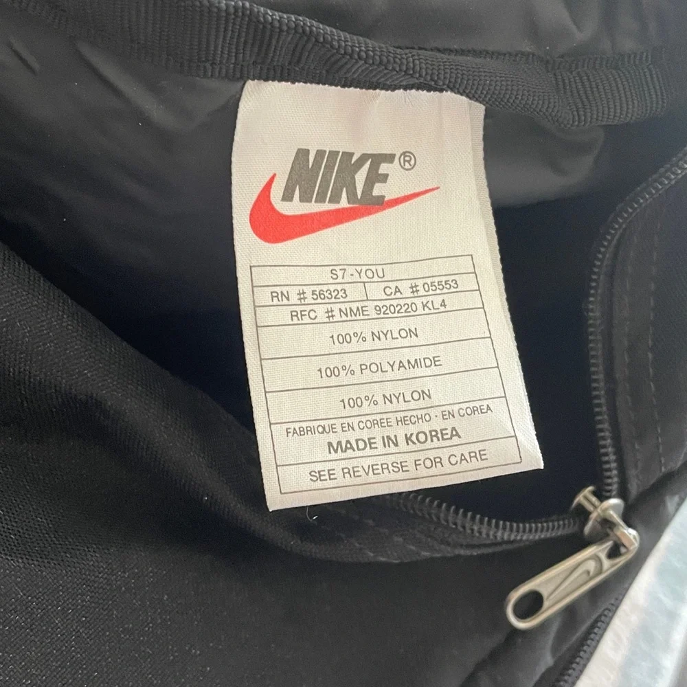 Nike training bag black approx 27” length large duffel bag sports travel size